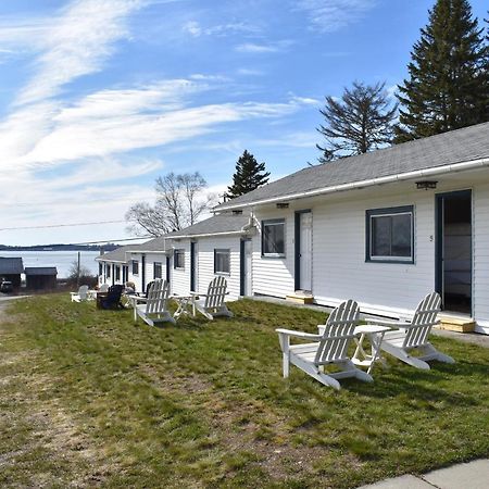 Friars Bay Inn & Cottages Welshpool Экстерьер фото