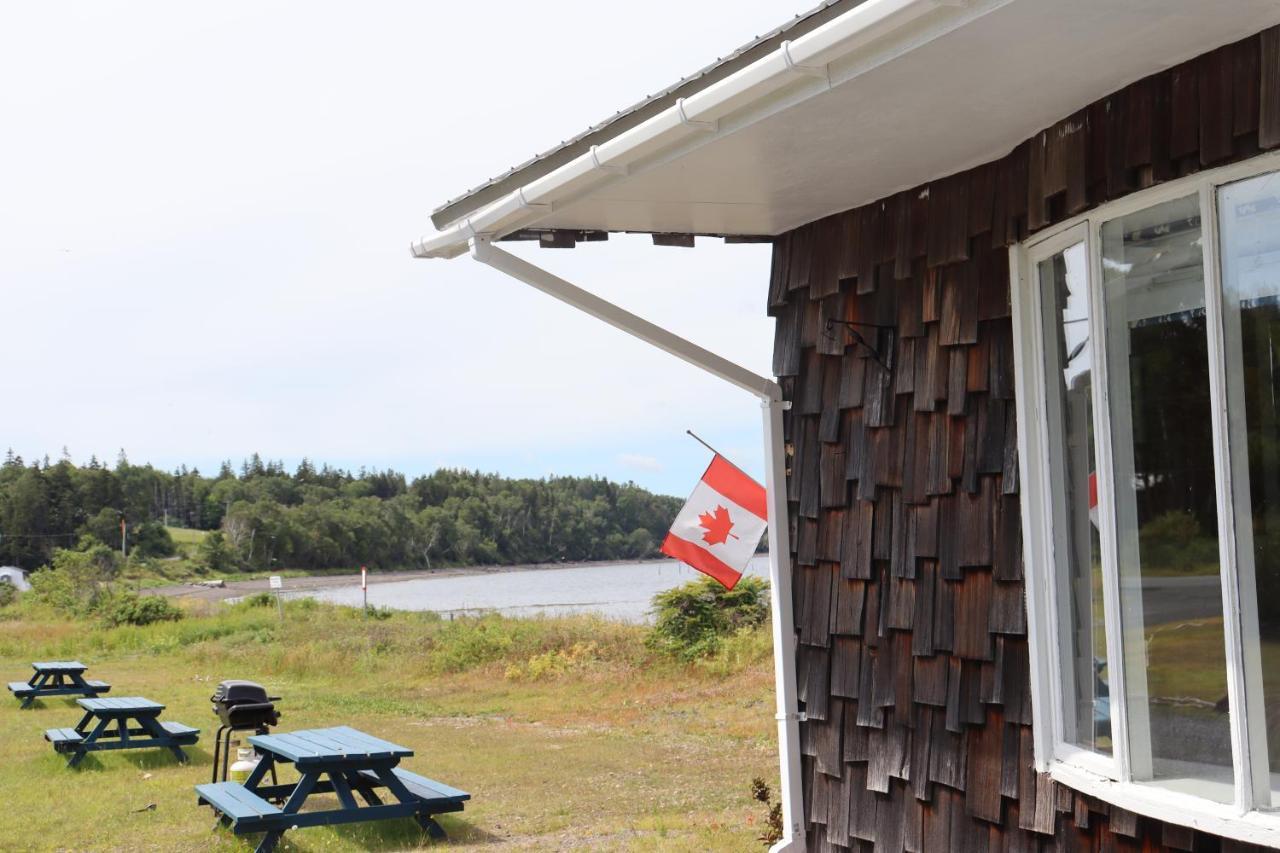 Friars Bay Inn & Cottages Welshpool Экстерьер фото