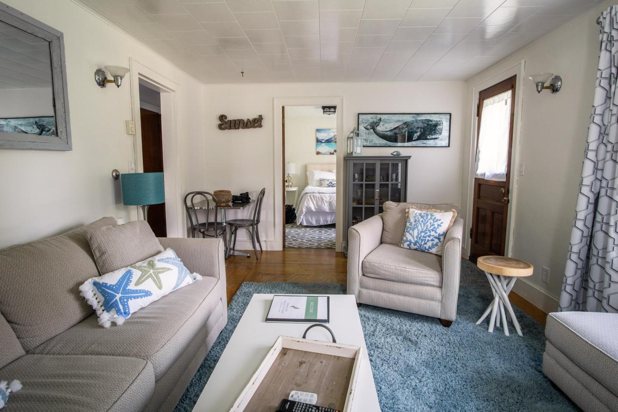 Friars Bay Inn & Cottages Welshpool Номер фото